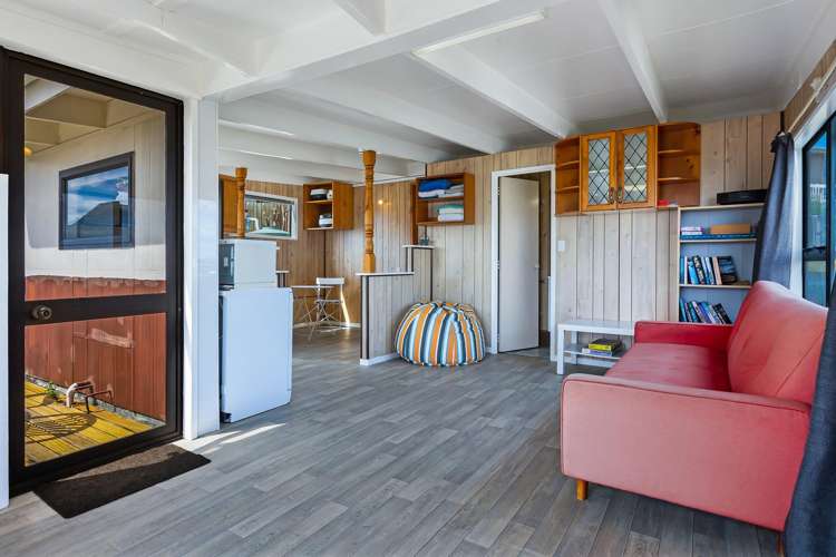 20 Leslie Road Cable Bay_33