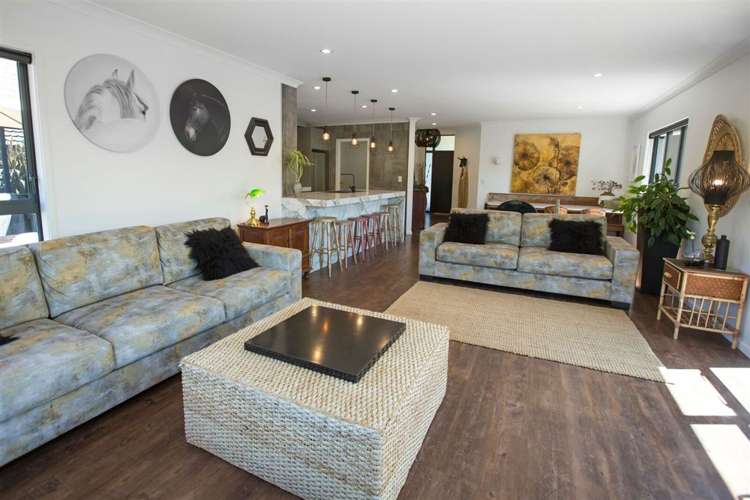 8 Tararua Close Aotea_12