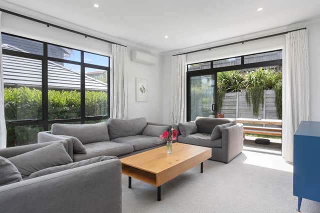 25 Couldrey Crescent Red Beach_1