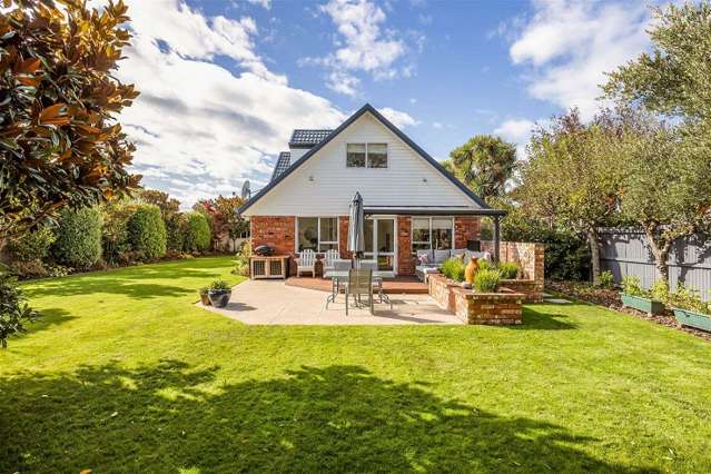 ‘Tears and hugs’: Fendalton homeowner nets a bonus $100,000 on auction day