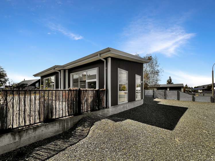 16 Rhoboro Road Twizel_25