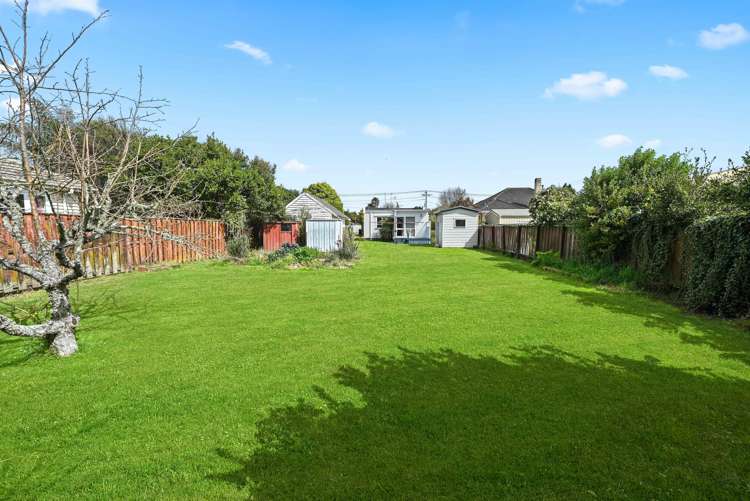 216 Fox Street Hamilton East_14