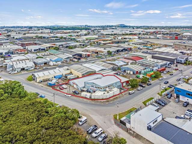 Food-grade warehouse with dual buildings