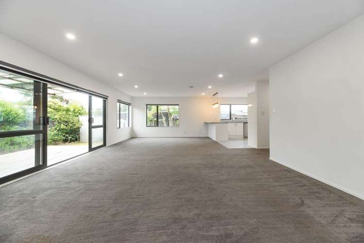 18B Riverpark Crescent Henderson_17