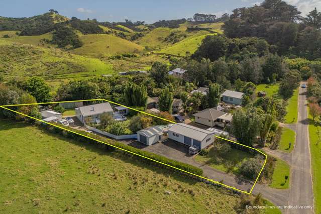 Fantail Cottage – Sleepout, Garage & Workspace