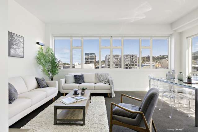 SPACIOUS SUNNY APARTMENT + PARKING