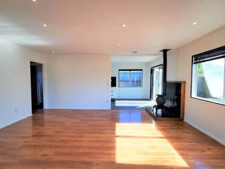 63 Sheridan Drive New Lynn_3