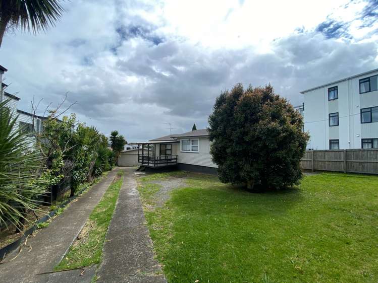 591 Massey Road Mangere_10