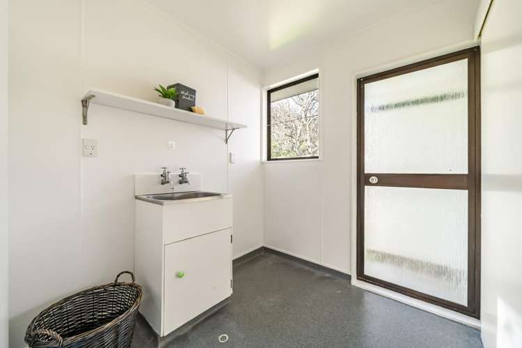 193a Whites Line East Waiwhetu_14