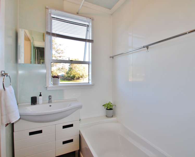 14 Oxford Street Gore Surrounds_13