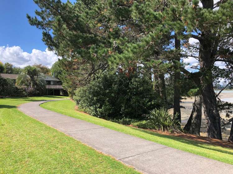 65 Saint Annes Crescent Wattle Downs_13