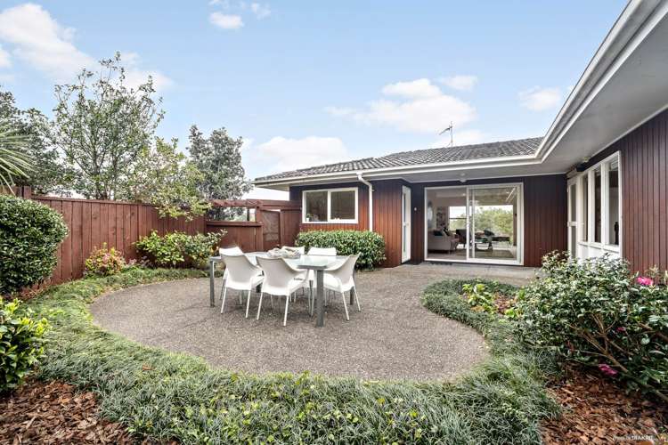 1/8 Newhaven Terrace Mairangi Bay_12