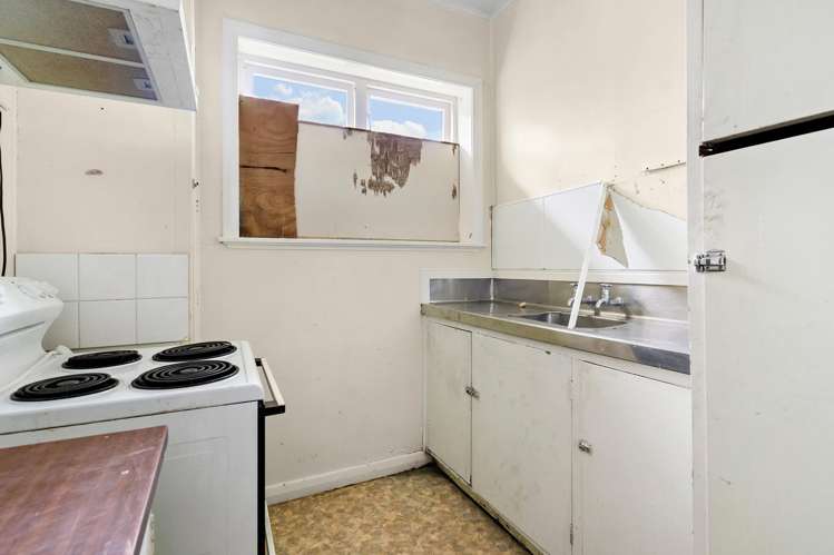 23 and/or 23A Benfield Avenue Mt Albert_7