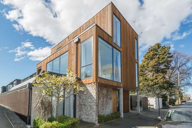 Central City, 3 bedrooms, internal access garage