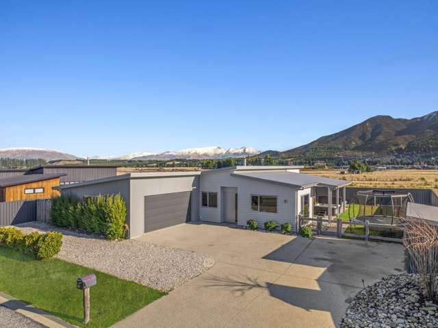 Big, Bold, Beautiful Lake Hawea Home