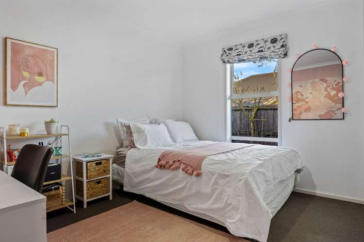 7 Barnsley Crescent West Melton_12