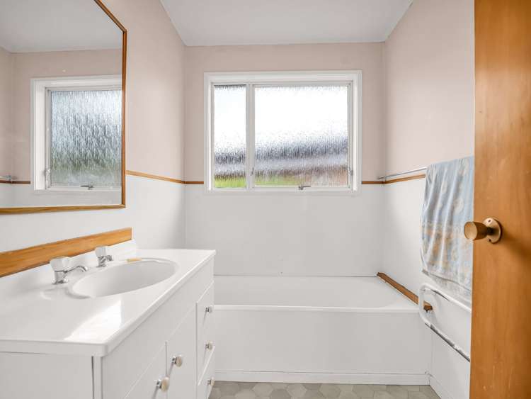 28 Eyre Street Henderson_25