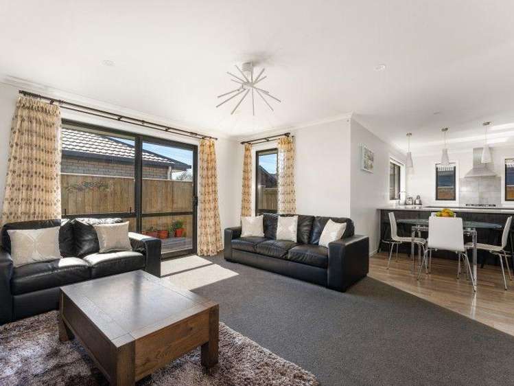 12 Harvard Road Burleigh_4