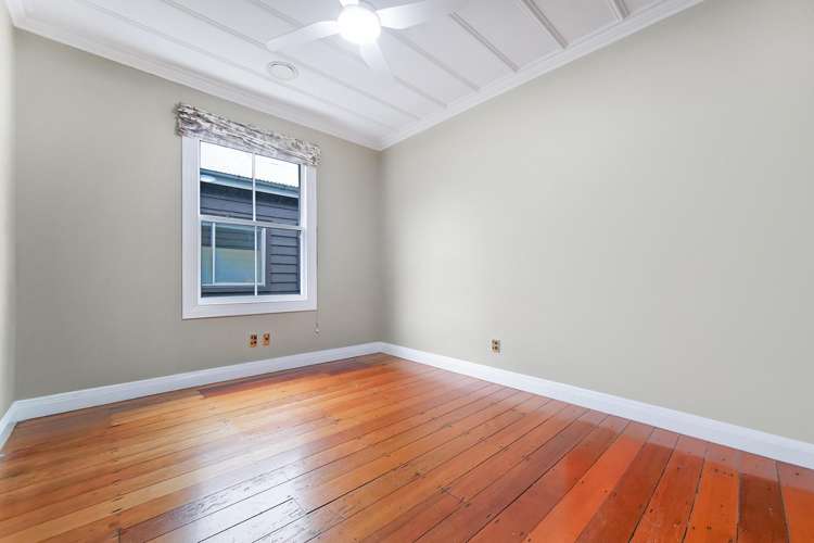 13 Essex Road 1728_9