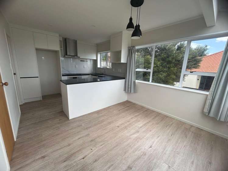 1/16 Cambric Place Botany Downs_5