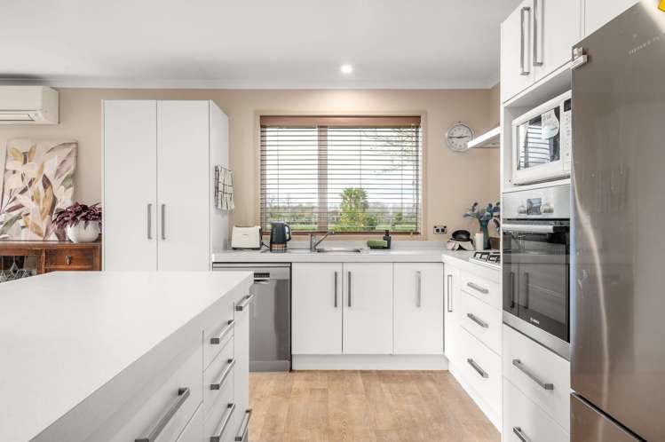 186b Holland Road Puketaha_10