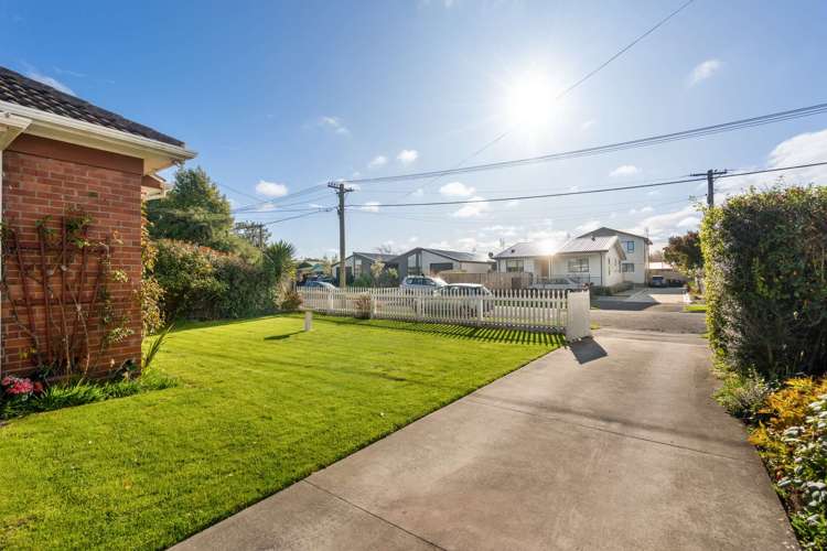 36 Achilles Street Burwood_14