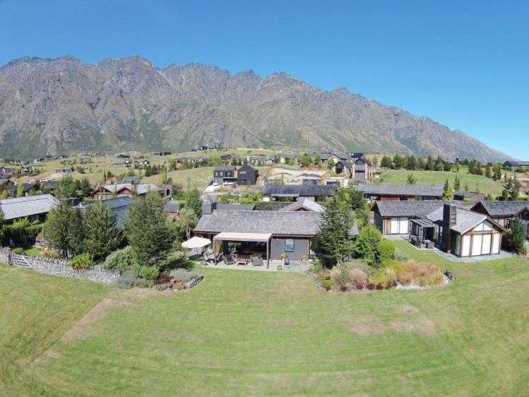 7 Reading Court Jacks Point_2