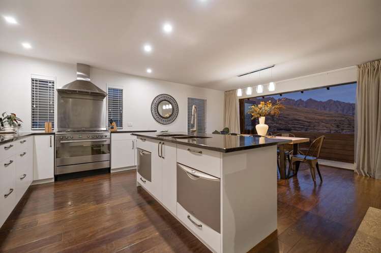 1 Goldleaf Hill Queenstown_10