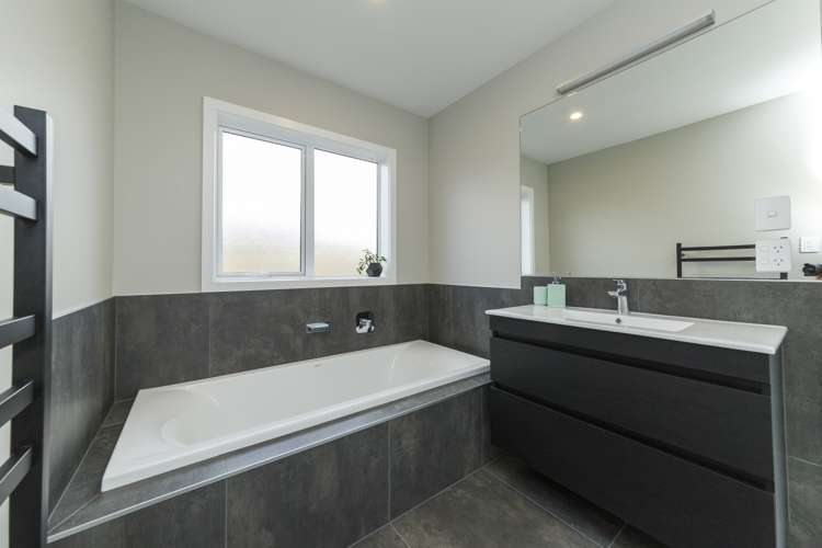 3 Coutts Way Fitzherbert_17