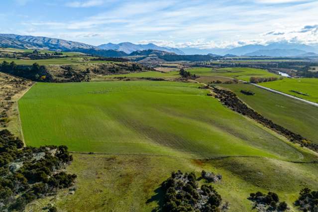 Impressive lifestyle block, with views to match