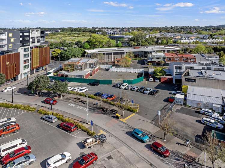 18 Totara Avenue and 41 McCrae Way New Lynn_7