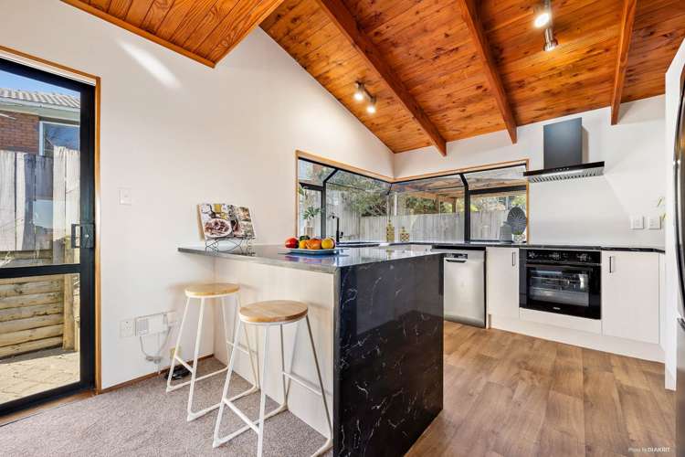 2/12 Spears Place Botany Downs_7