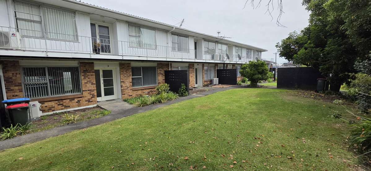 1 bed 1 bath with parking water and lawns 1