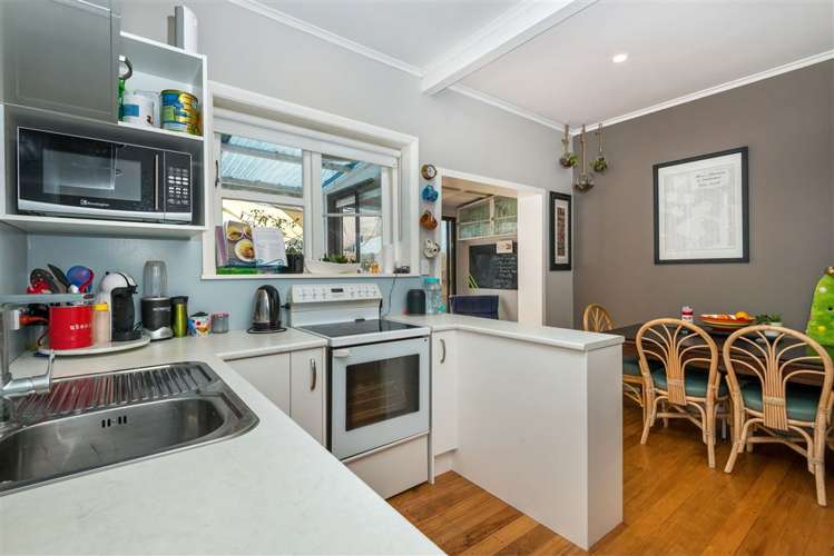 92a Lake Road Narrow Neck_16