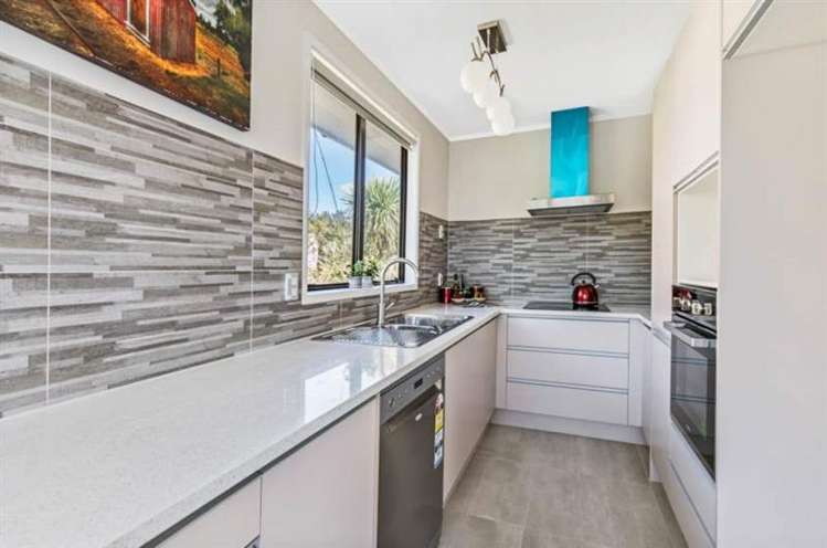 35 Nile Road Kelston_9