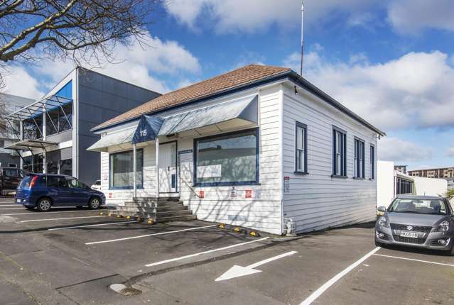 Scarce Eden Terrace Standalone Opportunity