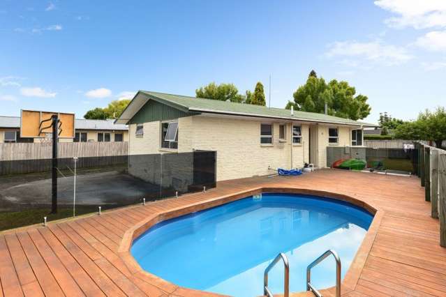 81 and 81A Oakfield Crescent Pukete_2