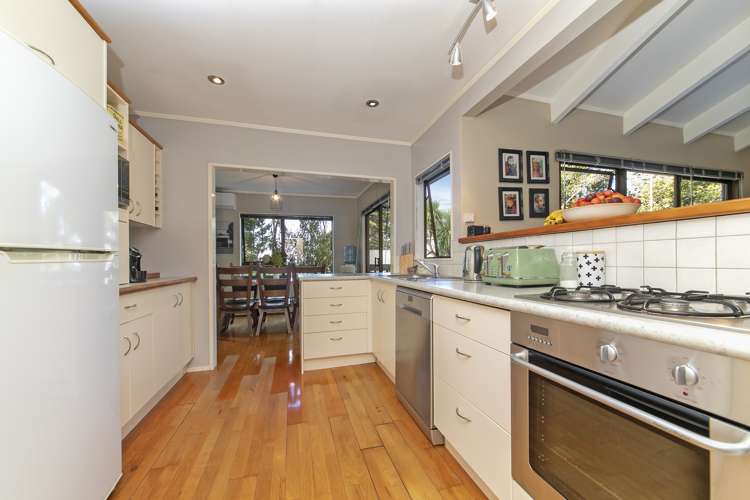 8 Kaurimu Rise Titirangi_6