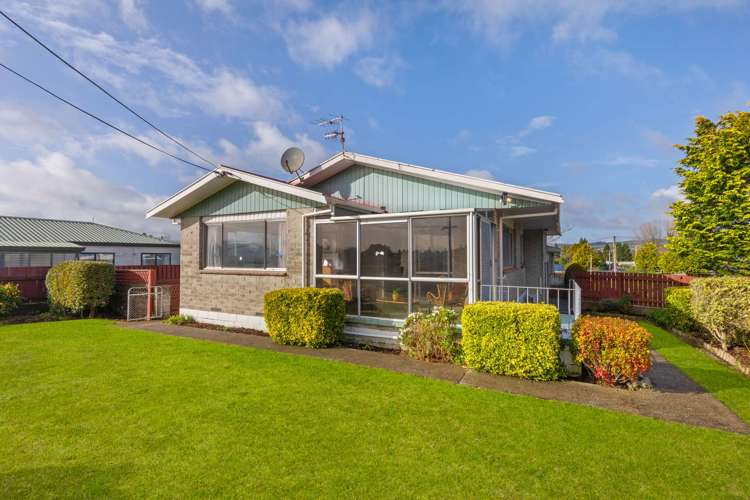 194 Clayton Road Mangakakahi_1