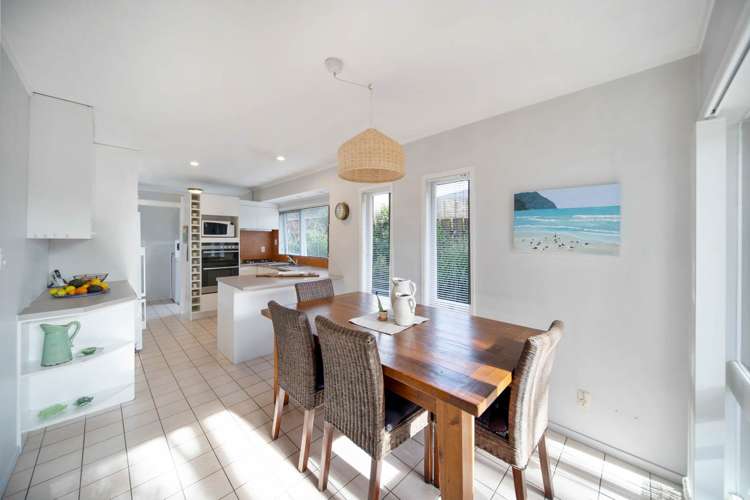 46 Meadway Sunnyhills_5