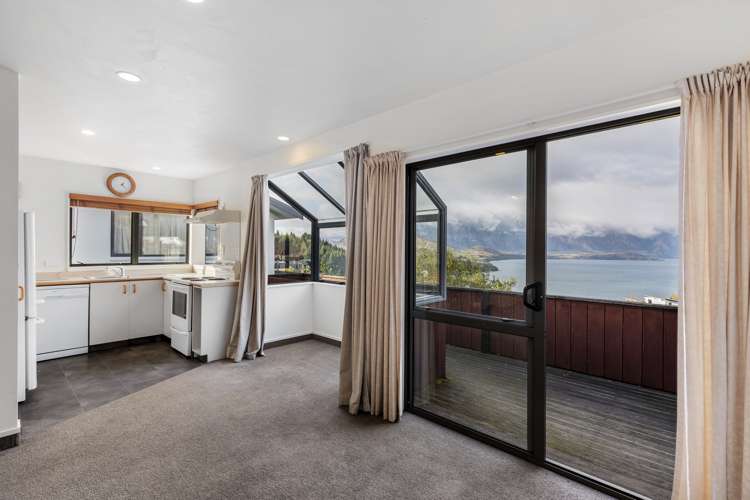 35b Wynyard Crescent Fernhill/Sunshine Bay_5