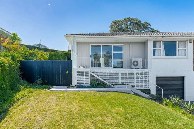 Charming 2-Bed Brick & Tile Home in Prime Remuera – Fully Fenced & Sunny