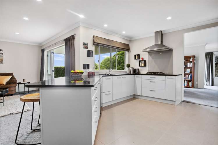 62 Intrepid Crescent Beachlands_8