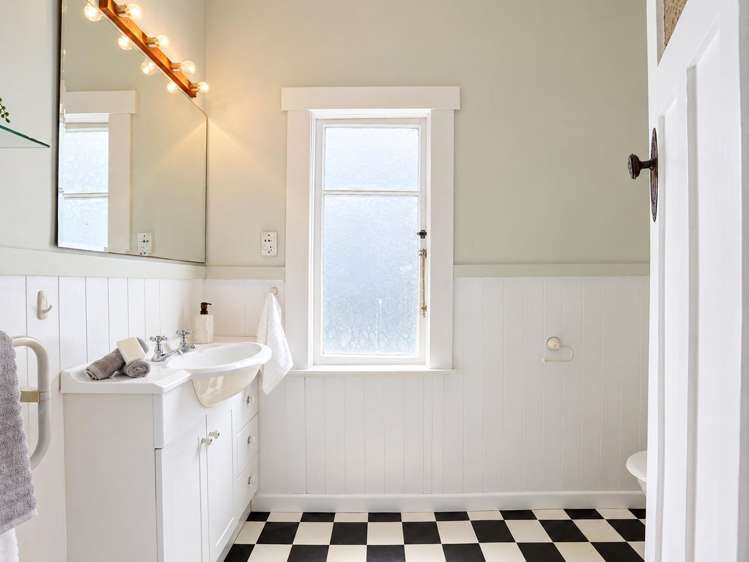 4 Bond Street Hamilton East_24