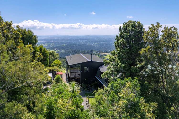 5 Brabant Road Waiatarua_0