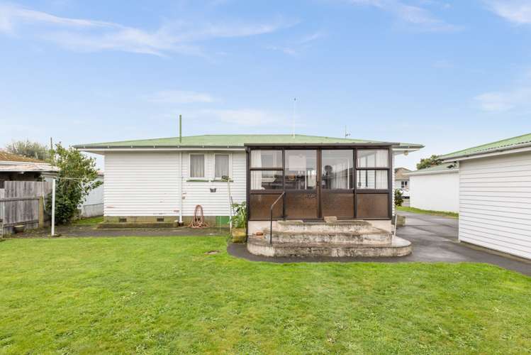 441 Dalcross Street Mayfair_11