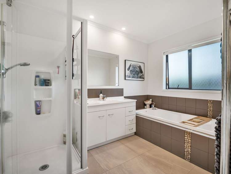 8 Farleigh Close Huntington_26