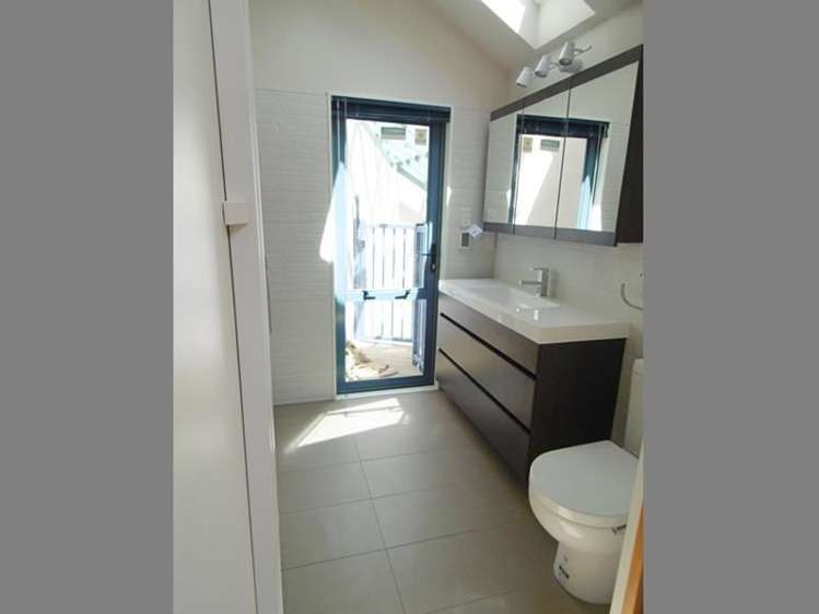 128 Beach Road Te Atatu Peninsula_13