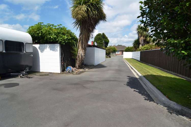 76 Racecourse Road Sockburn_19