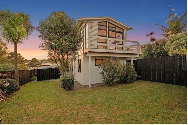 Stunning Corner Unit – Garden + Garage + Parking